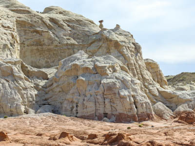 Photo Note Card: 
Uniquely colored and shaped Enstrada Sandstone Cliffs, taken along a hike in the Toadstools, in Grand Staircase-Escalante National Monument, in southern Utah near  the Arizona border